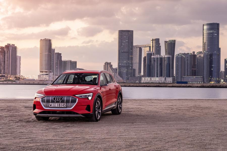  Audi e-tron 55 Quattro 2019 года  (WW) (фото 195 из 452)